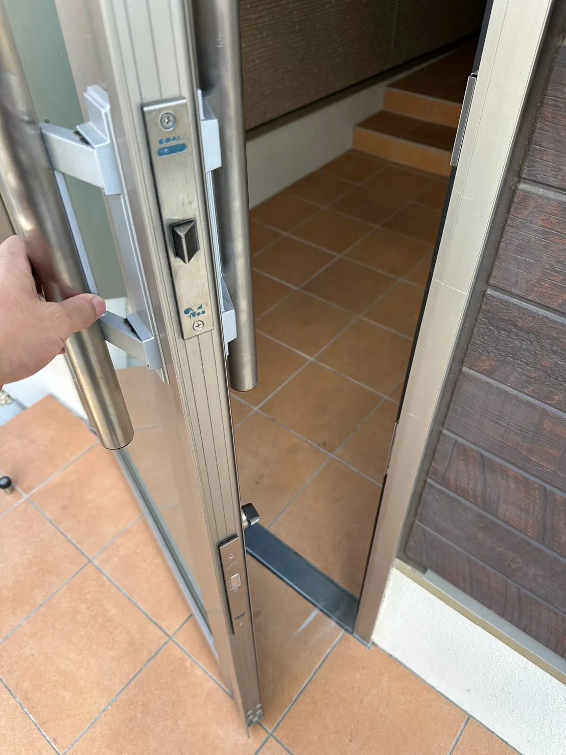 今日のミッションは、「扉が閉まらない問題を解決せよ！」という...