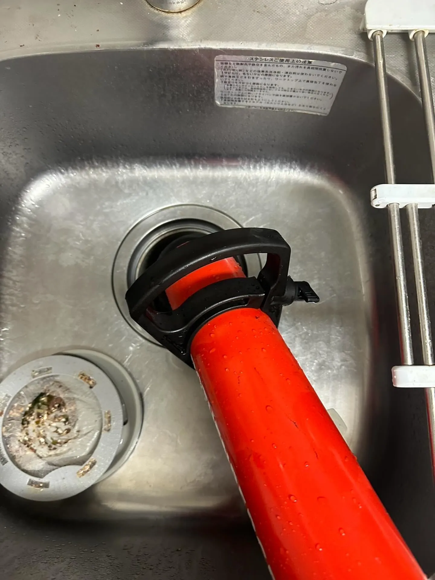 今日はシンクの水が流れていかないというお困りごとの解決に行っ...